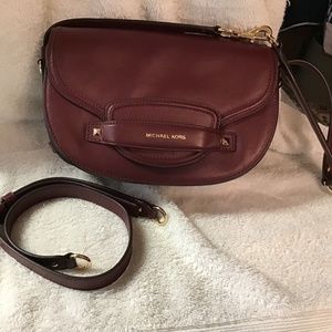 Michael Kors Crossbody, half moon
